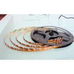 LED STRIP KOUD WIT 1M 60 LEDS 12VDC LEDS ONDER HOEK 90 GRADEN WATERBESTENDIG IP65 ZELFKLEVEND.