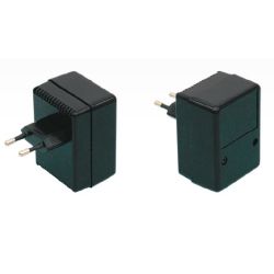 BEHUIZING MET STEKKER 73X53X37MM ZWART