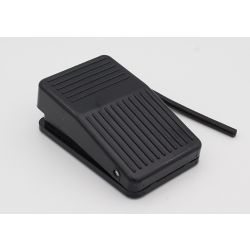 VOETSCHAKELAAR 1 X WISSEL 10A/250V 12CM KABEL